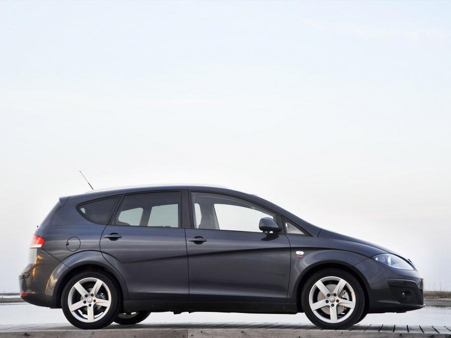  Seat Altea XL 2009 года  (фото 7 из 17)